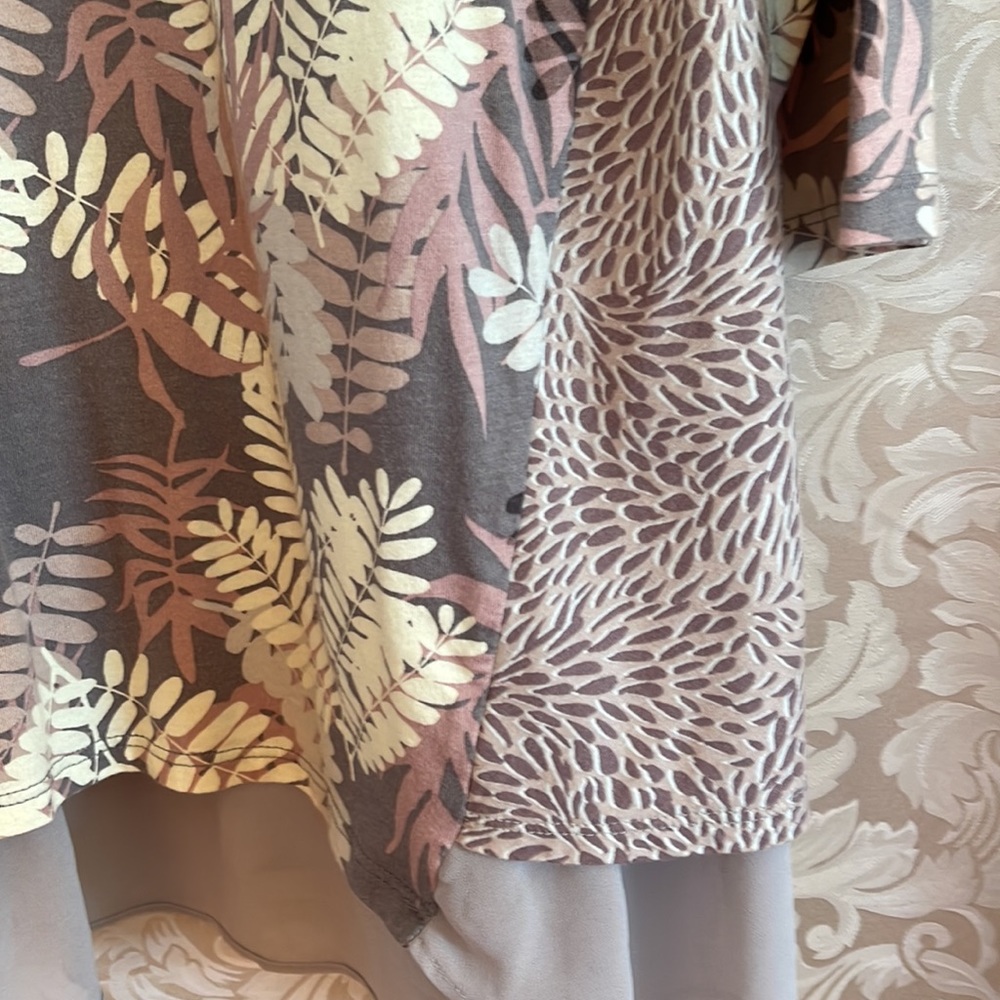LOGO Tunic - Picture 2 of 4
